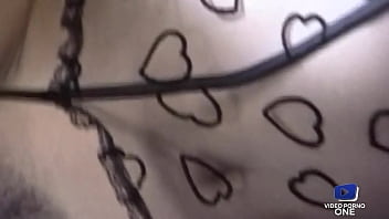 Claudine est une bonne salope qui aime &ecirc_tre observ&eacute_ quand elle baise