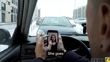 DEBT4k. Un taureau pomp&eacute_ baise l'_adorable d&eacute_biteur apr&egrave_s qu'_elle ait suc&eacute_ une grosse bite