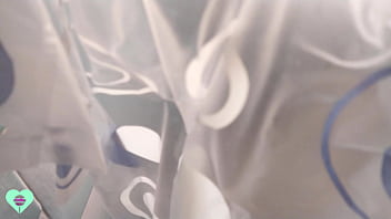 Descubr&iacute_ porque mi hermanastra se tarda tanto en ba&ntilde_arse