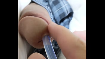 尿道にバルーンカテーテルを挿入すると先走りがどんどん溢れてきちゃいます。ちょっと触っただけでぬちゃぁ&hellip_と透明な糸が