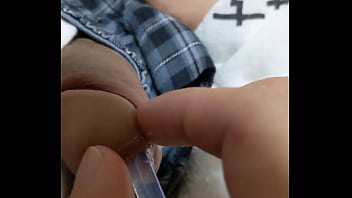 尿道にバルーンカテーテルを挿入すると先走りがどんどん溢れてきちゃいます。ちょっと触っただけでぬちゃぁ&hellip_と透明な糸が