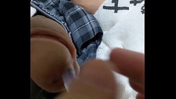 尿道にバルーンカテーテルを挿入すると先走りがどんどん溢れてきちゃいます。ちょっと触っただけでぬちゃぁ&hellip_と透明な糸が