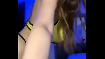 Danyancat twerks her big booty