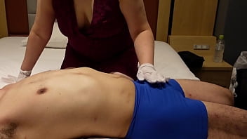 パンツの上から竿と金玉をビンタされ女性に支配される快感！