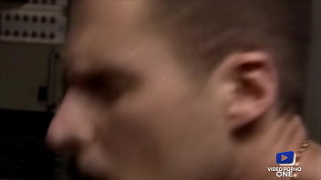 Fovea aime faire plaisir aux coll&egrave_gues et donne son cul