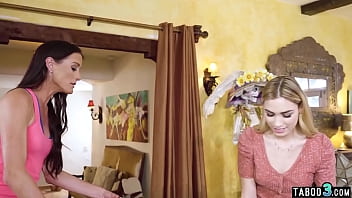 Lesbian mature Sofie Marie says goodbye to her teen stepdaughters pussy