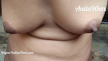 इंडियन भाभी को नहाते हुए देख रहा था ।। नंगा देख कर बेड रूम में लेजाकर मेरी चूचियां दबाते हुए तबातोर चोदने लगा  चोदने के बाद पेशाब करने को कहा ।। पेशाब करते हुए मुझे देखा ।। बेस्ट हिंदी इंडियन र्पन फिल्म