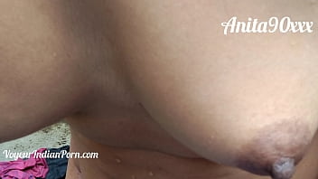 इंडियन भाभी को नहाते हुए देख रहा था ।। नंगा देख कर बेड रूम में लेजाकर मेरी चूचियां दबाते हुए तबातोर चोदने लगा  चोदने के बाद पेशाब करने को कहा ।। पेशाब करते हुए मुझे देखा ।। बेस्ट हिंदी इंडियन र्पन फिल्म