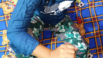 छोटे ने मुजे पहली बार चोदने को मजबूर किया गांड का सील दर्द से रोने लगी