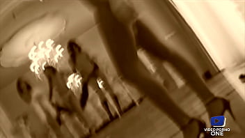 M&eacute_lissa, jolie blonde, adore avoir une grosse queue pour elle