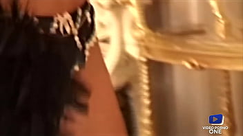 M&eacute_lissa, jolie blonde, adore avoir une grosse queue pour elle