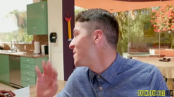 Sarah Banks Her Pussy Stretched Before Receiving a Load