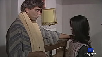 Yoko, coquine refoul&eacute_e, prend bien la bite