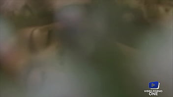 Yoko, coquine refoul&eacute_e, prend bien la bite