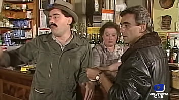 Yoko, coquine refoul&eacute_e, prend bien la bite