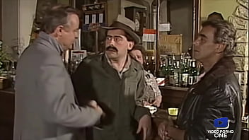 Yoko, coquine refoul&eacute_e, prend bien la bite