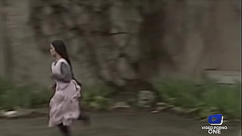 Yoko, coquine refoul&eacute_e, prend bien la bite