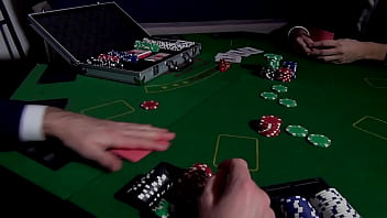 Bande annonce | Un gangster soumet un autre gangster pendant une partie de poker| Gaysight.com