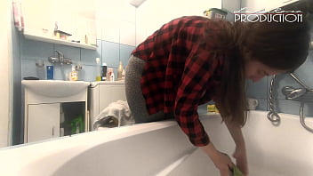 Lena Rose downblouse while cleaning bathtube