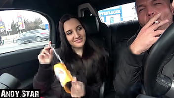 MCDRIVE SPERMA SCHLAMPE GEIL ABGEFICKT UND IN DEN MILCHSHAKE GESPRITZT