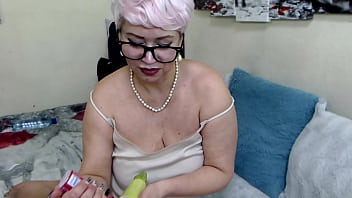 Milf secretary and vegetables in wet mature cunt...