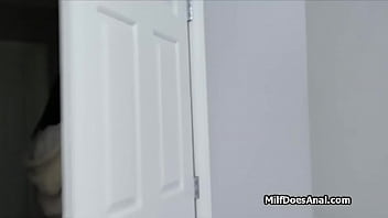 This milf loves anal quickie in the shower