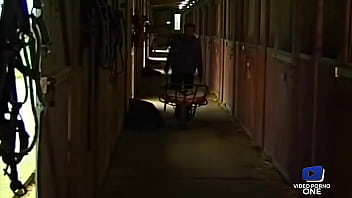 Chipy et Jade, deux belles brunettes accros &agrave_ la sodomie