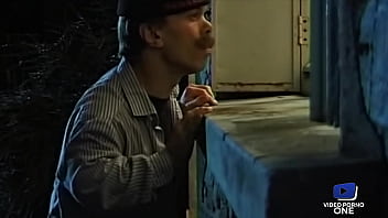 Chipy et Jade, deux belles brunettes accros &agrave_ la sodomie