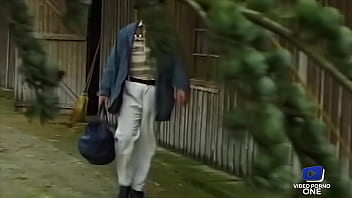 Chipy et Jade, deux belles brunettes accros &agrave_ la sodomie