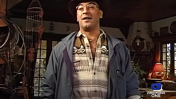 Chipy et Jade, deux belles brunettes accros &agrave_ la sodomie