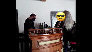 Loira Casada Fodendo no Bar