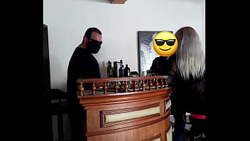 Loira Casada Fodendo no Bar