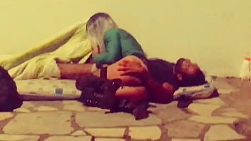 MOTORISTA DE UBER GRAVOU SAFADA DANDO CUZINHO PRA MORADOR DE RUA NA RUA