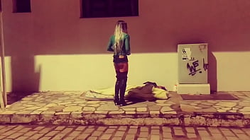 MOTORISTA DE UBER GRAVOU SAFADA DANDO CUZINHO PRA MORADOR DE RUA NA RUA