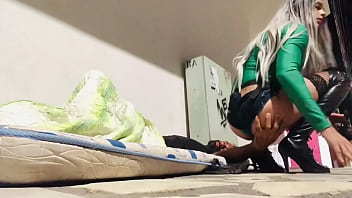 ORADOR DE RUA METENDO NO CUZINHO DA SAFADA NO MEIO DA RUA