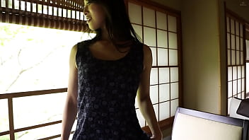 Reiko　旅情　〜ノスタルジア〜　小早川怜子　ブルーレイエディション　165センチの高身長でスタイルは抜群、90センチIカップバストも色気満点。怜子さんのナチュラルな姿を撮影すべく本作では温泉ロケを敢行。　風情ある旅館の落ち着いた雰囲気のもと、温泉や和室の畳、そして怜子さんの香りが感じられるような密度の高い映像が紡がれてゆく。　Full&rarr_https://bit.ly/2SdcZmF