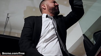 Alt Inked (Bo Sinn) makes corporate bear his lil bottem in the parking lot - Bromo