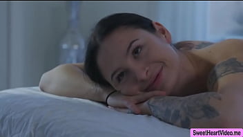 Kennaand Mia make each others pussy squirt