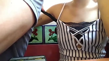 Jugando en el restauran