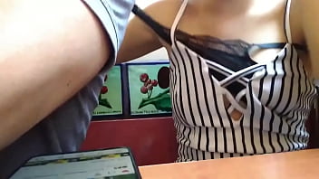 Jugando en el restauran