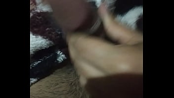 Punheta da esposa olhando bbb21