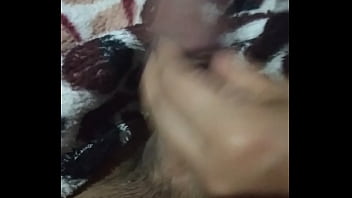 Punheta da esposa olhando bbb21