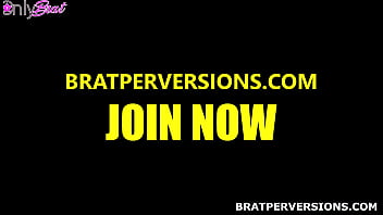 Cheating Wife Fucks Her Gym Buddy at the Locker Rooms - Miss Brat Perversions