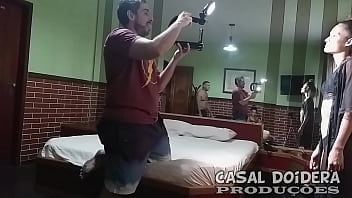 Bastidores da grava&ccedil_&atilde_o com a novinha Sky Sants gravando sua primeira cena de porno amador com Leo Ogro