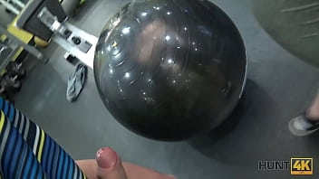 HUNT4K. Magnificent chick gives trimmed vagina for cash in the gym