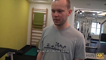 HUNT4K. Magnificent chick gives trimmed vagina for cash in the gym