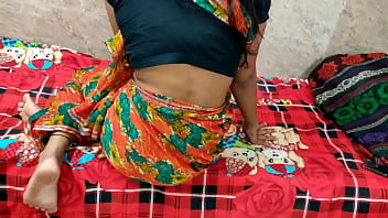 पति से फोन पर बात करते हुए।भाई मुझे जोर जोर से चोदो चुत फार दो। हिन्दी क्लीयर ऑडियो।