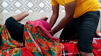 पति से फोन पर बात करते हुए।भाई मुझे जोर जोर से चोदो चुत फार दो। हिन्दी क्लीयर ऑडियो।