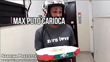 THE PIZZA DELIVERY MEN - O ENTREGADOR DE PIZZA, Sabrina Prezotte, Paloma Veiga, Max puto Karioca. Travestis fodendo com entregador Carioca. ASSINEM MEUS CANAIS PARA VIDEOS COMPLETOS.