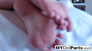 Kayla Jane Danger'_s early morning foot fun